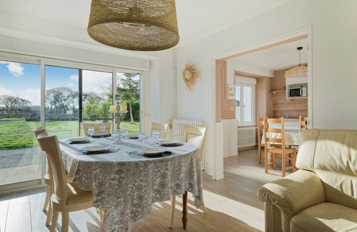 Neant-sur-Yvel House | Holiday Home “La Clairière de Merlin” with Private Terrace, Garden and Wi-Fi