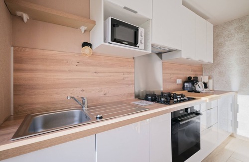 Neant-sur-Yvel House | Holiday Home “La Clairière de Merlin” with Private Terrace, Garden and Wi-Fi