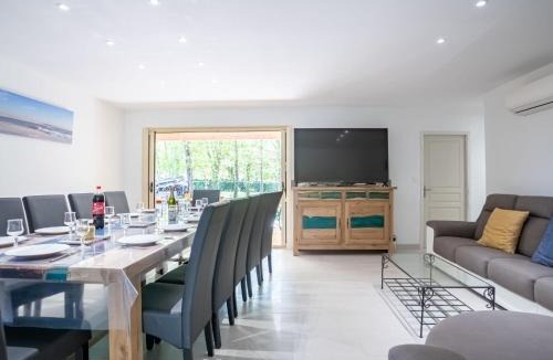 Saint-Paul-en-Born House | Holiday Home Laouchet by Interhome