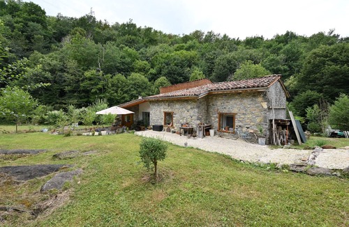 Prat-Bonrepaux House | Holiday Home 'La Mouline' with Mountain View, Wi-Fi and Air Conditioning