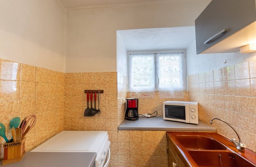 Gravieres House | Holiday Home 'La Grange' with Mountain View, Shared Pool and Air Conditioning