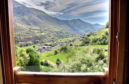 Campan House | Holiday Home 'La Grange De Gassiole' with Mountain View, Private Terrace and Wi-Fi