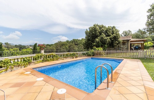 Olvan House | Holiday Home 'La Granja' with Mountain View, Wi-Fi and Air Conditioning