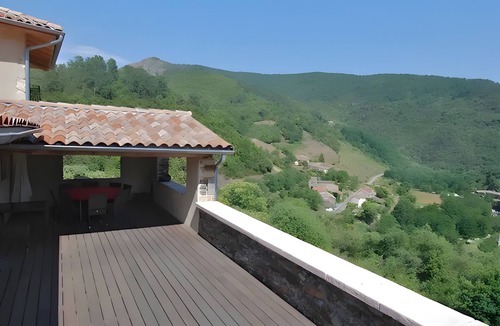 Beaumont House | Holiday Home 'La Guaribote' with Mountain View, Private Terrace and Wi-Fi