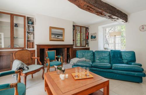 Pleurtuit House | Holiday Home La Longère by Interhome