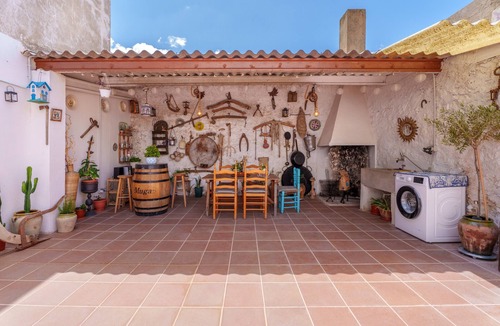 Camporrobles House | Holiday Home "La Luna" with Private Terrace & Wi-Fi