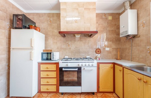 Camporrobles House | Holiday Home "La Luna" with Private Terrace & Wi-Fi