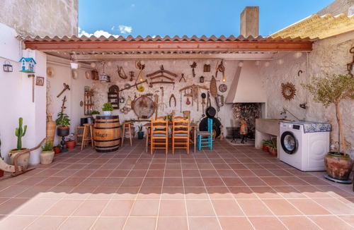 Camporrobles House | Holiday Home "La Luna" with Private Terrace & Wi-Fi