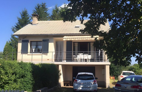 Salles-Curan House | Holiday Home “La Maison De Campagne” with Mountain View, Private Terrace & Garden