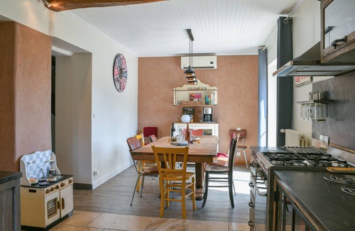 Saint-Bueil House | Holiday Home 'La Maison Dauphinoise' with Mountain View, Wi-Fi and Air Conditioning