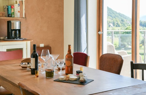 Saint-Bueil House | Holiday Home 'La Maison Dauphinoise' with Mountain View, Wi-Fi and Air Conditioning