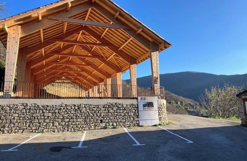 Sablieres House | Holiday Home 'La Maisonnette' with Mountain View