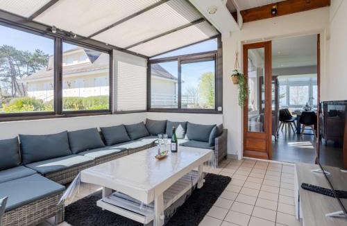 Ver-sur-Mer House | Holiday Home La maison du phare by Interhome