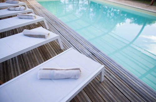 Martin House | Holiday Home 'La Maison Charlélie' with Shared Pool, Wi-Fi and Air Conditioning