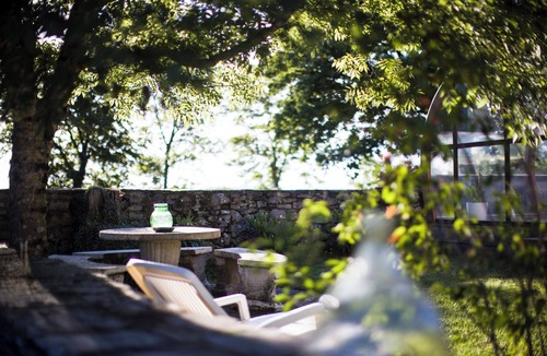 Martin House | Holiday Home 'La Maison Charlélie' with Shared Pool, Wi-Fi and Air Conditioning