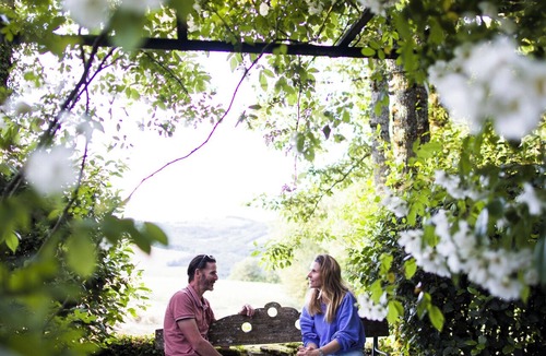 Martin House | Holiday Home 'La Maison Charlélie' with Shared Pool, Wi-Fi and Air Conditioning