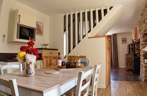 Rayssac House | Holiday Home “La Maison De Germaine” with Private Terrace and Air Conditioning