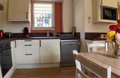Rayssac House | Holiday Home “La Maison De Germaine” with Private Terrace and Air Conditioning