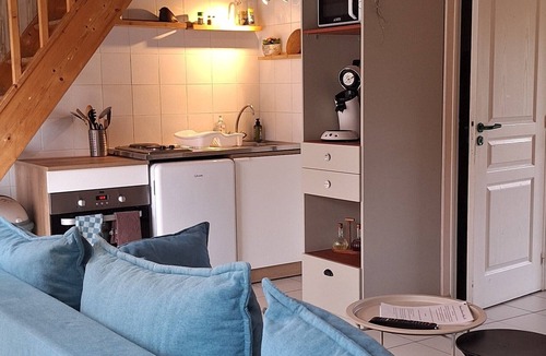 Fye House | Holiday Home 'La Maisonnette Du Meslay' with Private Terrace, Shared Garden & Wi-Fi