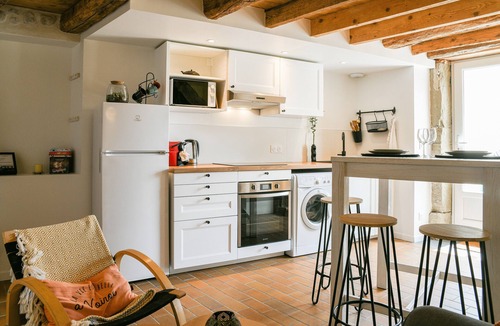 Voiron House | Holiday Home 'La Margotte' with Private Terrace, Private Garden and Wi-Fi