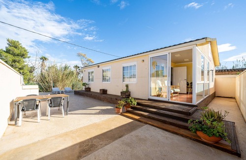 El Ligallo del Ganguil House | Holiday Home "La Marquesa" with Shared Pool, Garden & Wi-Fi