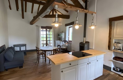 Bourg-de-Visa House | Holiday Home 'La P'tite Maiz' with Shared Pool, Private Terrace & Wi-Fi