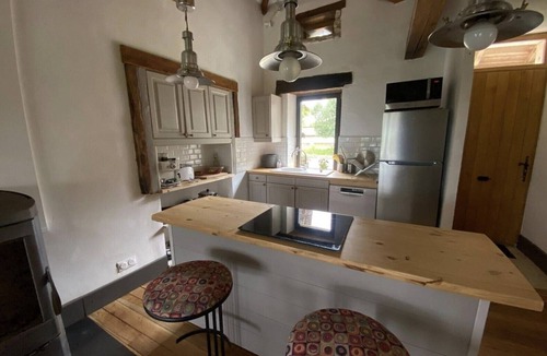 Bourg-de-Visa House | Holiday Home 'La P'tite Maiz' with Shared Pool, Private Terrace & Wi-Fi