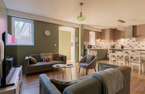 Franleu House | Holiday Home 'La Pause Picarde - Baie De Somme' with Private Terrace, Shared Garden and Wi-Fi
