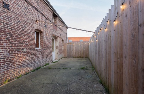 Franleu House | Holiday Home 'La Pause Picarde - Baie De Somme' with Private Terrace, Shared Garden and Wi-Fi