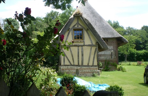 Sainte-Foy House | Holiday Home 'La Petite Chaumière' with Shared Garden