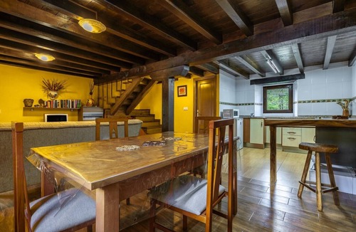 Selaya House | Holiday Home 'La Plazuca Cerrucao' with Mountain View and Shared Garden