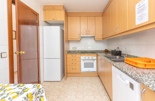 Banyoles House | Holiday Home 'Lago De Banyoles' with Lake View, Wi-Fi and Air Conditioning