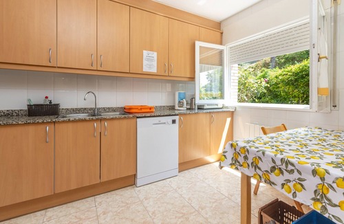 Banyoles House | Holiday Home 'Lago De Banyoles' with Lake View, Wi-Fi and Air Conditioning