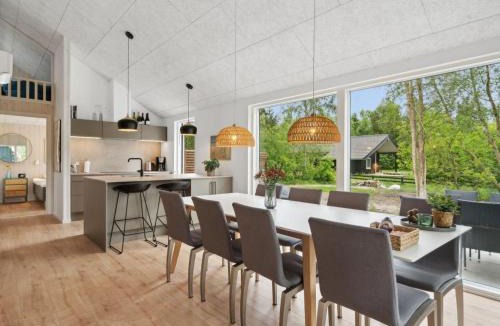 Øer Strand House | Holiday Home Laina - 250m from the sea by Interhome