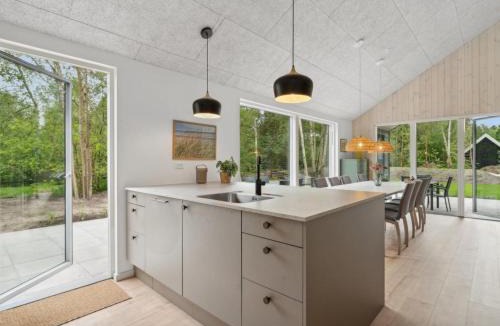 Øer Strand House | Holiday Home Laina - 250m from the sea by Interhome