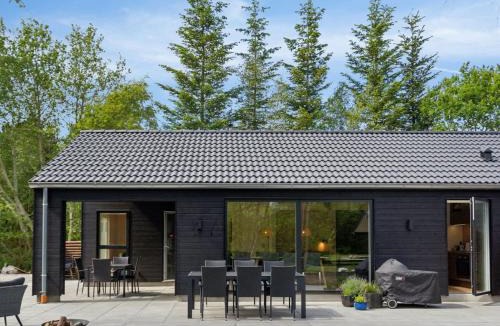 Øer Strand House | Holiday Home Laina - 250m from the sea by Interhome