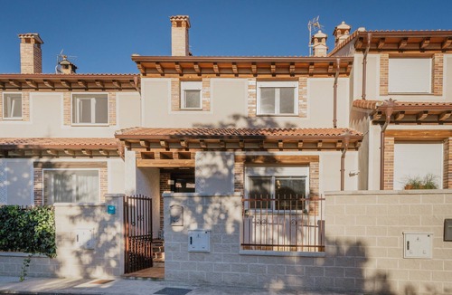 Martin Miguel House | Holiday Home 'Las Natillas Con V' with Mountain Views, Private Terrace and Wi-Fi