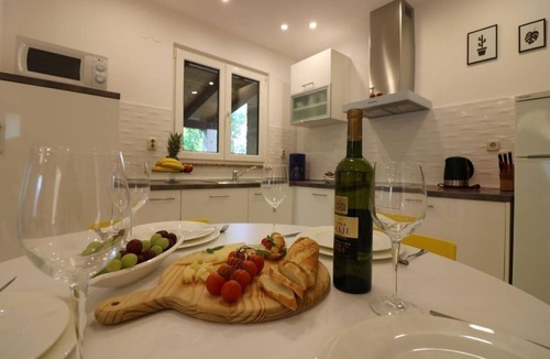 Vrvari House | Holiday home "Lavanda 3" with terrace