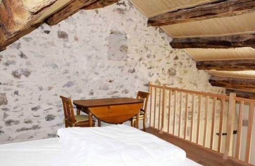 Rieussec House | Holiday Home 'Le Comtois, Le Pont De Calmel' with Mountain View, Shared Pool and Private Terrace