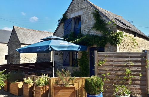 Languedias House | Holiday Home “Le Courtil De Bourrien” with Terrace and Wi-Fi