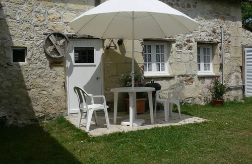 Allonnes House | Holiday Home 'Le Ecurie' with Shared Pool, Private Terrace and Wi-Fi
