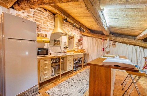Artesa de Segre House | Holiday Home 'Les Orenetes' with Mountain Views, Wi-Fi and Air Conditioning