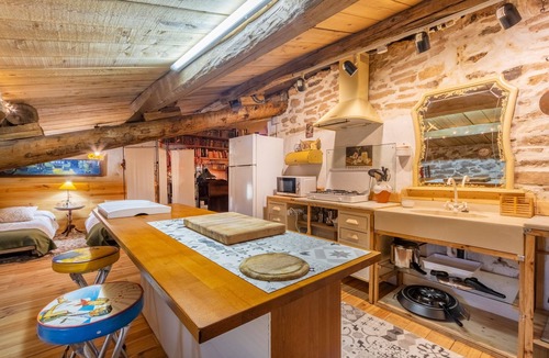 Artesa de Segre House | Holiday Home 'Les Orenetes' with Mountain Views, Wi-Fi and Air Conditioning