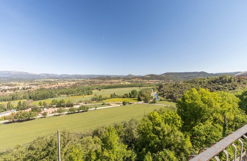 Artesa de Segre House | Holiday Home 'Les Orenetes' with Mountain Views, Wi-Fi and Air Conditioning