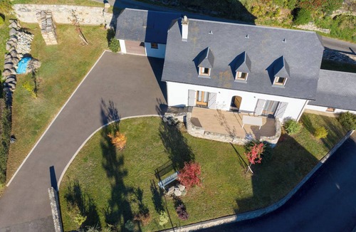 Arras-en-Lavedan House | Holiday Home 'Le Pircourlet' with Mountain View, Private Terrace and Wi-Fi