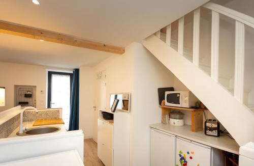 Le Vivier-sur-Mer House | Holiday Home Les Liesses by Interhome