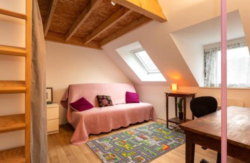 Le Vivier-sur-Mer House | Holiday Home Les Liesses by Interhome