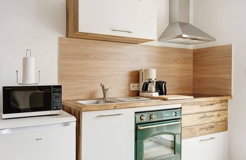 Neant-sur-Yvel House | Holiday Home “Le Gîte de Marguerite” with Wi-Fi