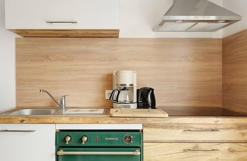 Neant-sur-Yvel House | Holiday Home “Le Gîte de Marguerite” with Wi-Fi