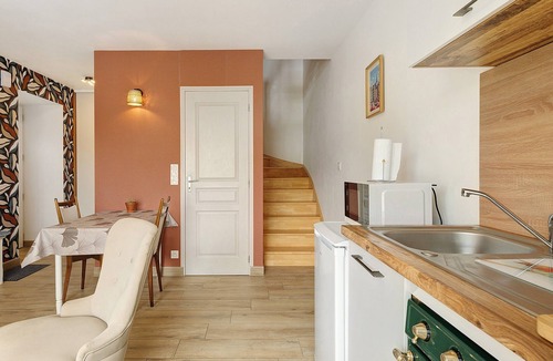 Neant-sur-Yvel House | Holiday Home “Le Gîte de Marguerite” with Wi-Fi